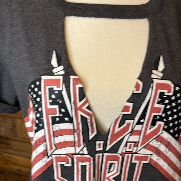 Free Spirit' Graphic Tee shirt or blouse Gray cut-out lace up sides - Picture 3 of 6